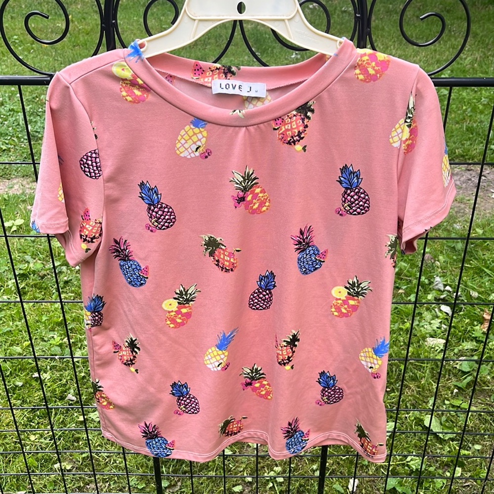 Unique pineapple blouse.